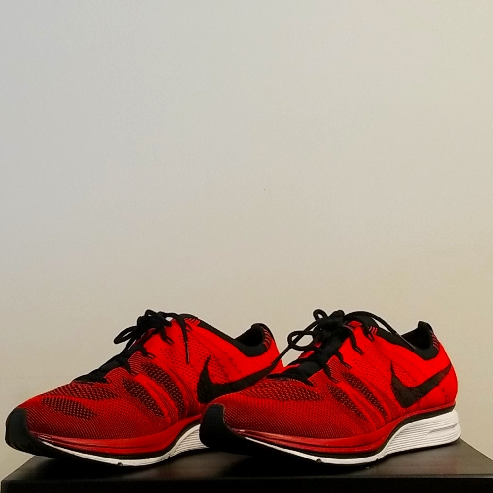 NIKE Flyknit Trainer Unisex Shoe